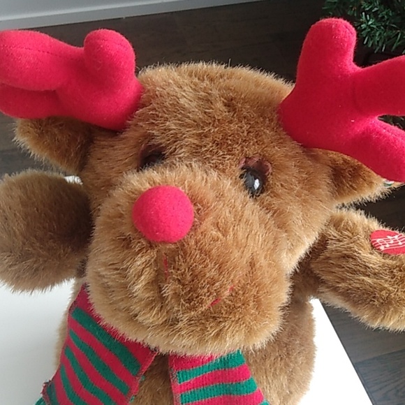 Lights Up Musical Moose Plays 8 Timeless Christmas Holiday Songs - Picture 3 of 5